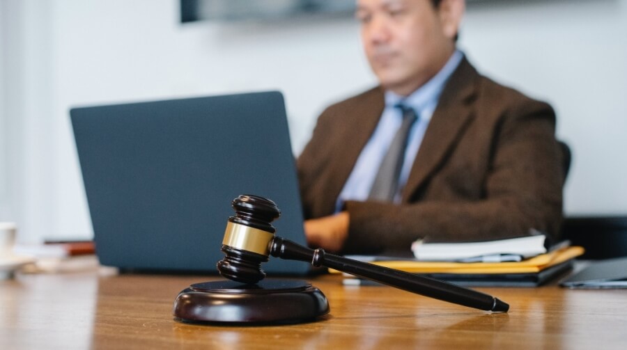 Υπηρεσίες Τηλεδιάσκεψης και Ηλεκτρονικό Πινάκιο για τον ψηφιακό μετασχηματισμό της «Δικαιοσύνης»