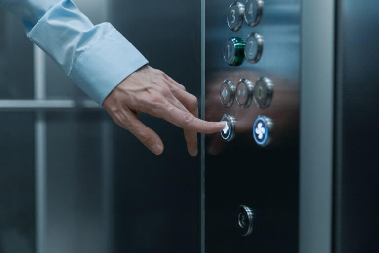 Σε λειτουργία η νέα πλατφόρμα για την ηλεκτρονική απογραφή όλων των ανελκυστήρων της χώρας