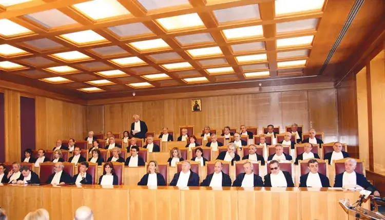 ΣτΕ Ολ. 2321/2025: Προδικαστικό ερώτημα περί συνταγματικότητας ή μη του κατά το νόμο 4472/2017 (άρθρα 141-144, 155) μισθολογίου υπαλλήλων συγκεκριμένων Κλάδων του Υπ.Εξωτερικών